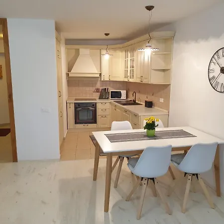 Old Town Apartment *